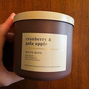 NWT White Barn Cranberry & Gala Apple Candle